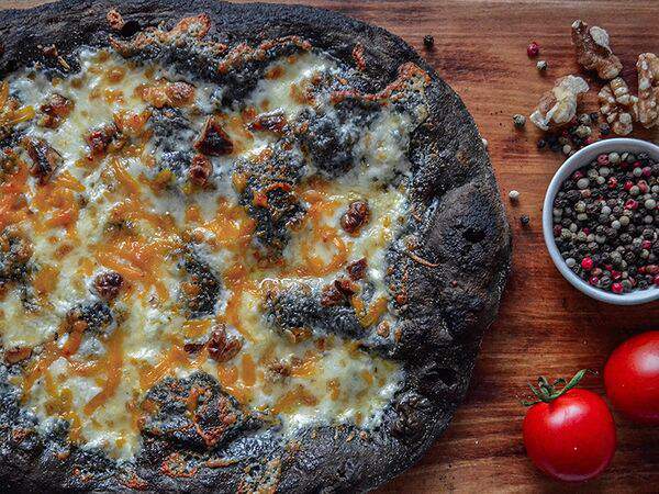 Fabbrica - Чёрная Римская пицца Четыре Сыра