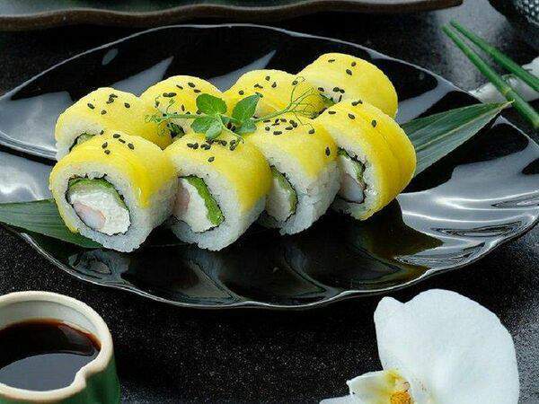 Chef Arts - Ролл с тигровой креветкой в такуане
