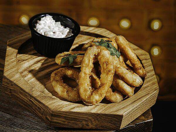 Огонёк - Луковые кольца фри с соусом Тар Тар с беконом