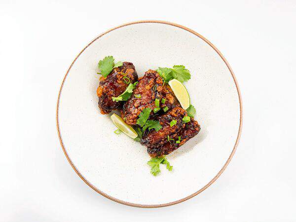 Chi Chi Asian Bistro - Куриные крылья в соусе терияки-кимчхи