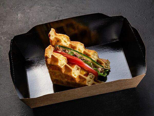 Best Food Sochi - Сендвич из вафли с тунцом