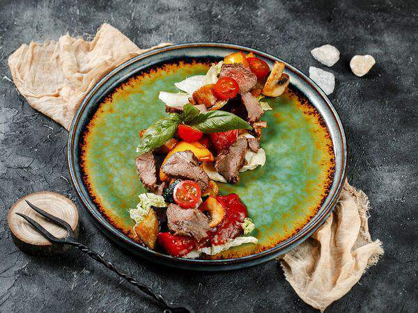 City Lounge - Гриль салат с Ростбифом