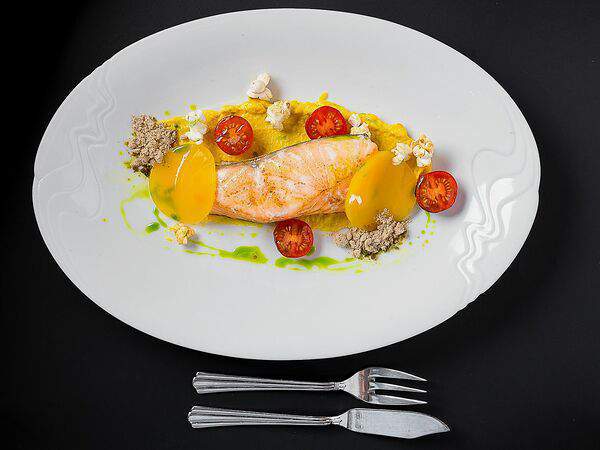 Золотая шпора - Стейк из семги с кукурузным кремом