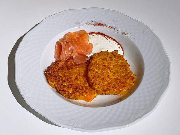 Not for Sale Studio - Тыквенно-морковные дранники с лососем и сметаной