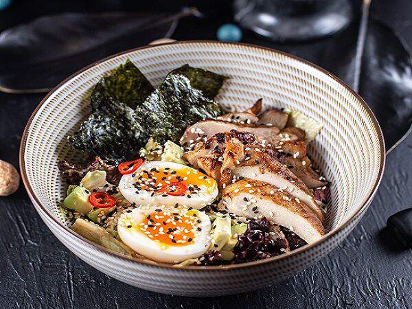 Stories - Салат с мясом цыпленка