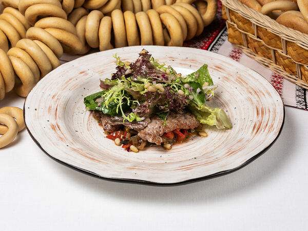 Казачок - Салат гриль с кусочками телятины и оливково-луковой заправкой