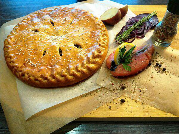 Домашняя пекарня - Пирог с красной рыбой и картофелем