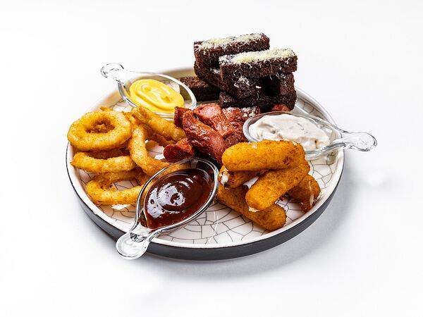 PizzBurg - Фирменная тарелка закусок к пиву