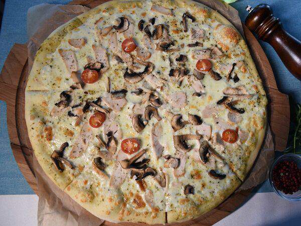 Акварель - Пицца с грибами и куриной грудкой