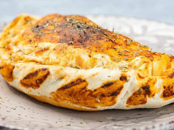 Mr. Pancake - Пицца закрытая классическая с сыром двойное мясо 20 см