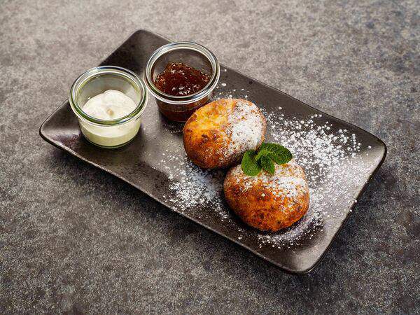 Грузинское бистро Ваха-Лавка - Сырники домашние с конфитюром из инжира