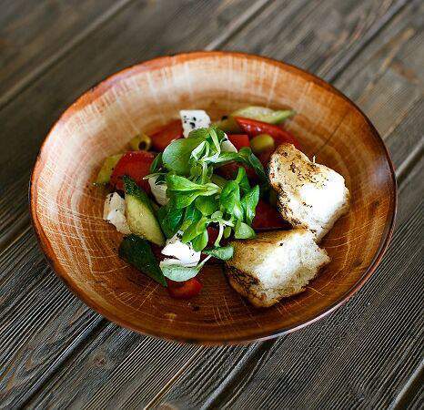 Верещагин - Салат деревенский из свежих овощей с сыром брынза