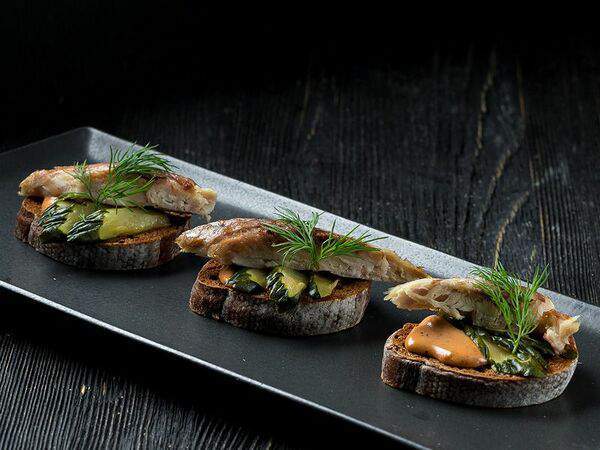 BUNKER - Тапасы с копченой скумбрией