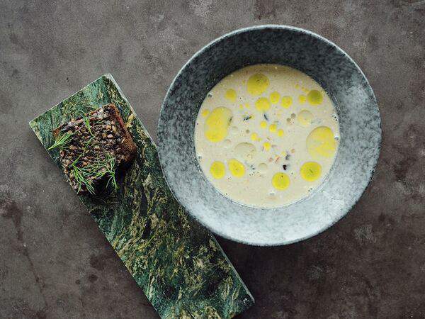 Китчен - Суп с красноголовиками, икрой из лесных грибов и трюфельным маслом