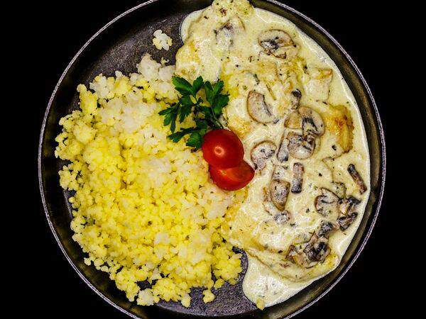 Золотая маска - Филе морской рыбы с грибным соусом