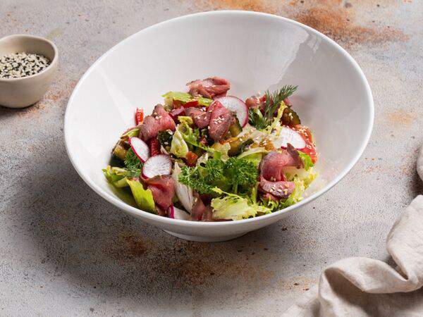 Traveler's coffee - Салат с ростбифом