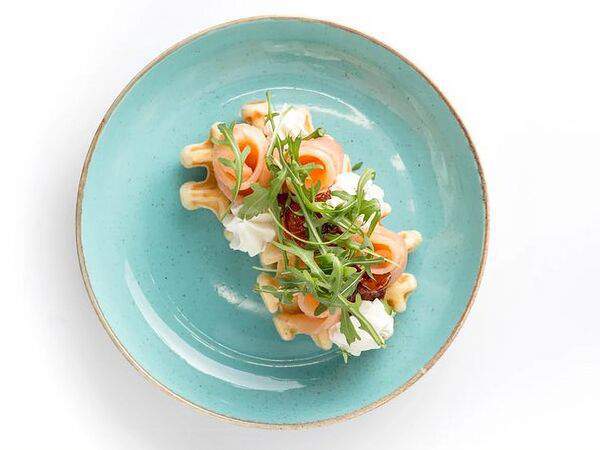 G52 - Вафли с лососем и вялеными томатами