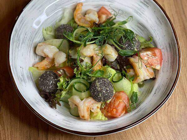 Кафе AZIAT - Салат Аки с креветками и семенами чиа
