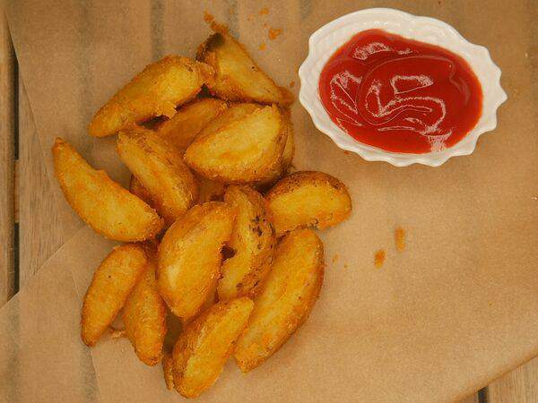 Kaikan - Картофель по-деревенски и соус на выбор