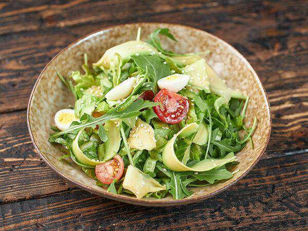 Югославия гриль - Салат с рукколой и авокадо