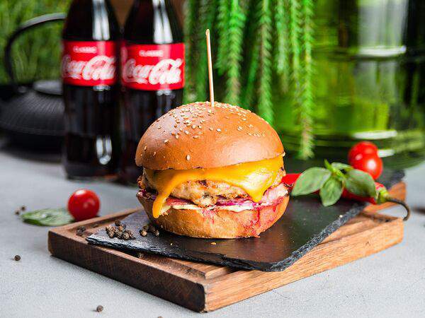 Гриль бар BQ - Копченая вишня с говяжьей котлетой