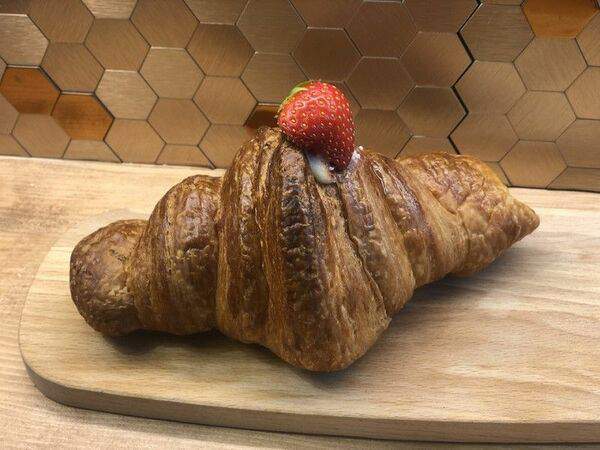 Кофейня Зеленая Улица - Круассан Клубника