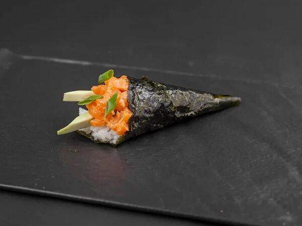 Мако - Темаки с лососем