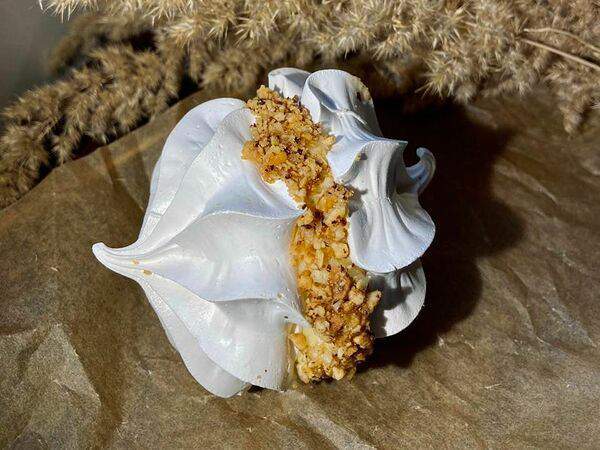 de Paris - Безе с кремом шарлотт