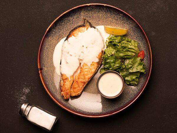 Steklo Grill & Bar - Семга под винным соусом