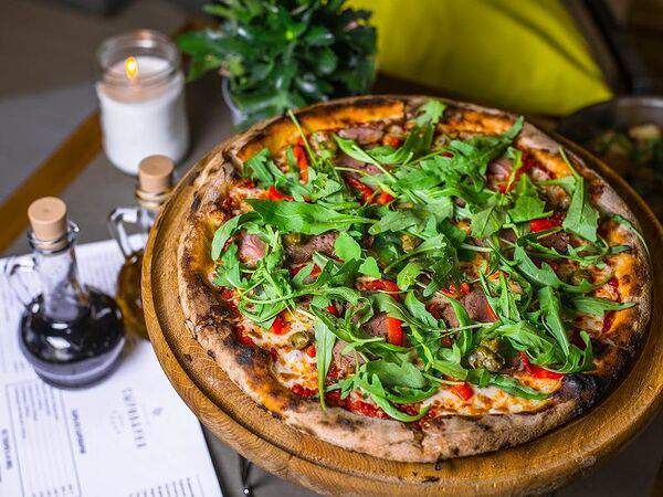 Сыроварня - Пицца с ростбифом, рукколой и печеным перцем