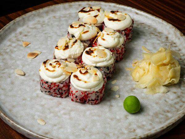 Clan - Запеченный ролл с тунцом и сырной шапкой