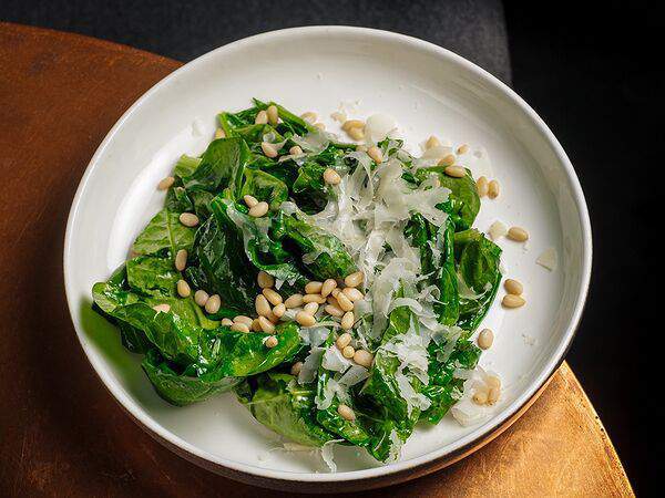 Мона - Шпинат с кедровыми орешками и пармезаном