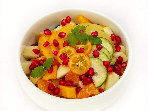 Organic Origin - Микс сезонных фруктов с заправкой из апельсинового фреша