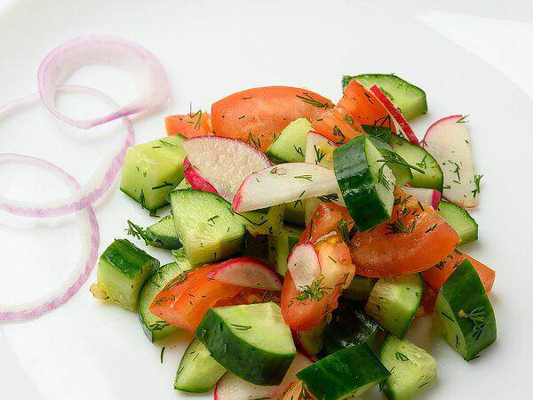 Пельмени и вареники - Салат весенний с редисом