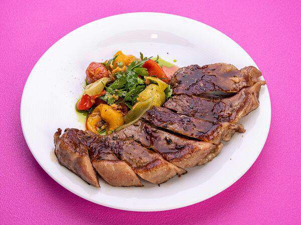 Bubble Dogs - Стейк Нью-Йорк с маринованными овощами