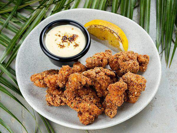 Yoki Cafe - Куриное бедро карааге с соусом