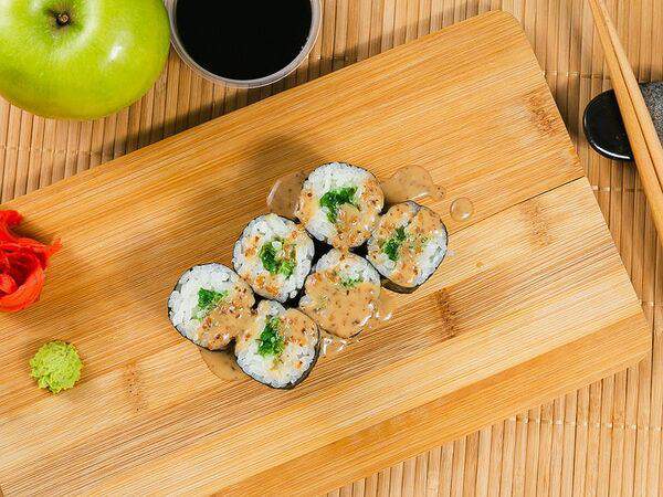 Roll Capone - Ролл с чукой и ореховым соусом