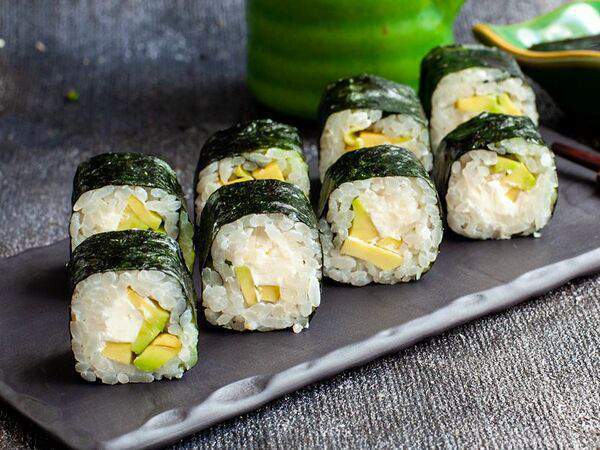 Большие Тарелки - Ролл с Авокадо и Нежным сыром