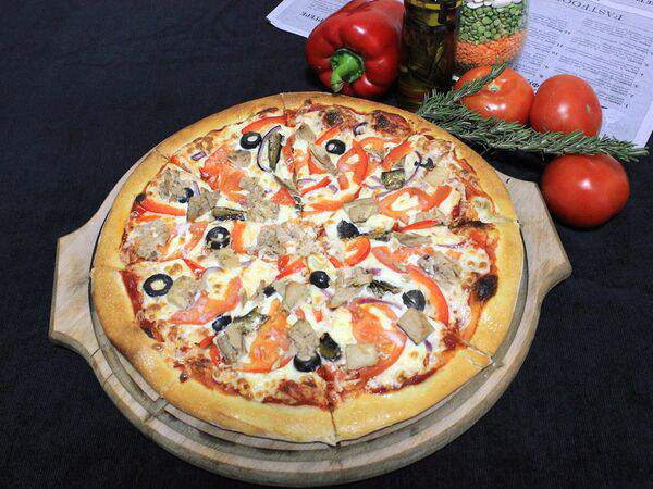 Кафе-пиццерия Yess - Пицца с тунцом