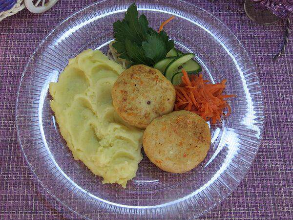 Дом с мезонином - Куриные котлеты с картофельным пюре