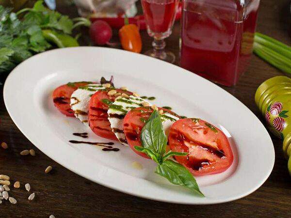 Катюша - Спелые южные томаты с фермерским сыром