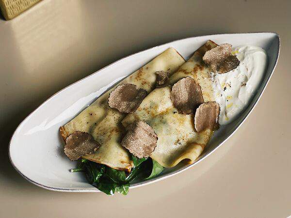 Lilu kitchen - Блины с трюфелем, шпинатом и сырным муссом