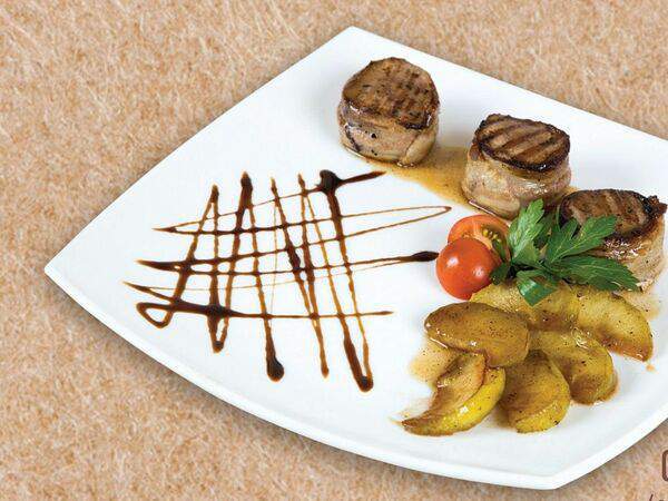 Шале - Медальоны из свинины в беконе