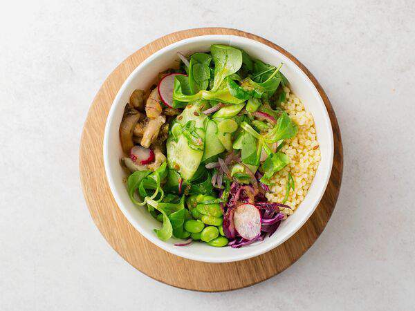 Веган великан - Поке боул с грибами и кускусом