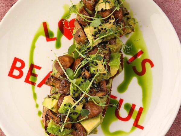 Clearbarn - Брускетта с авокадо и грибами