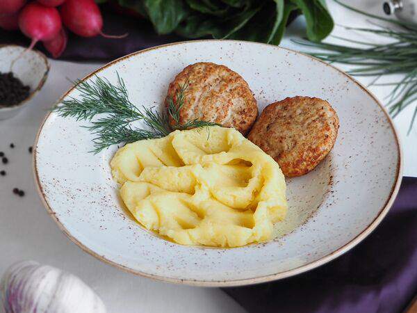 Вилла Подлипки - Куриные котлетки с пюре