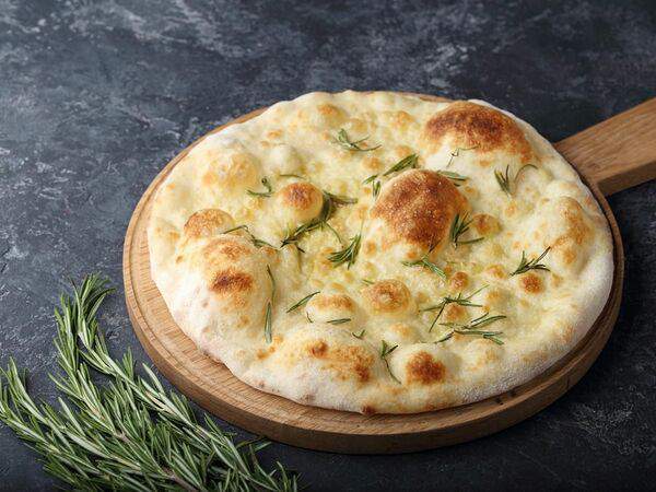 Osteria Mario - Фокачча на тонком тесте с розмарином и морской солью