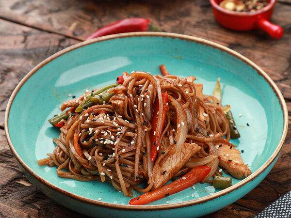 Большие Тарелки - Соба с курицей