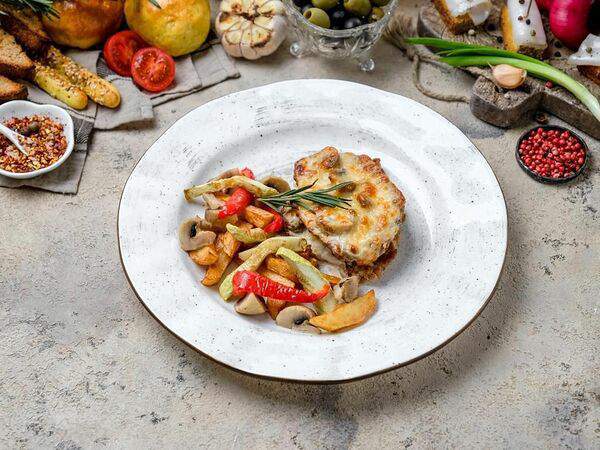 #МамаДома - Лангет из свинины с грибным соусом и жареным картофелем