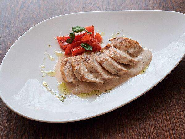 Помидорро - Куриная грудка с белым соусом